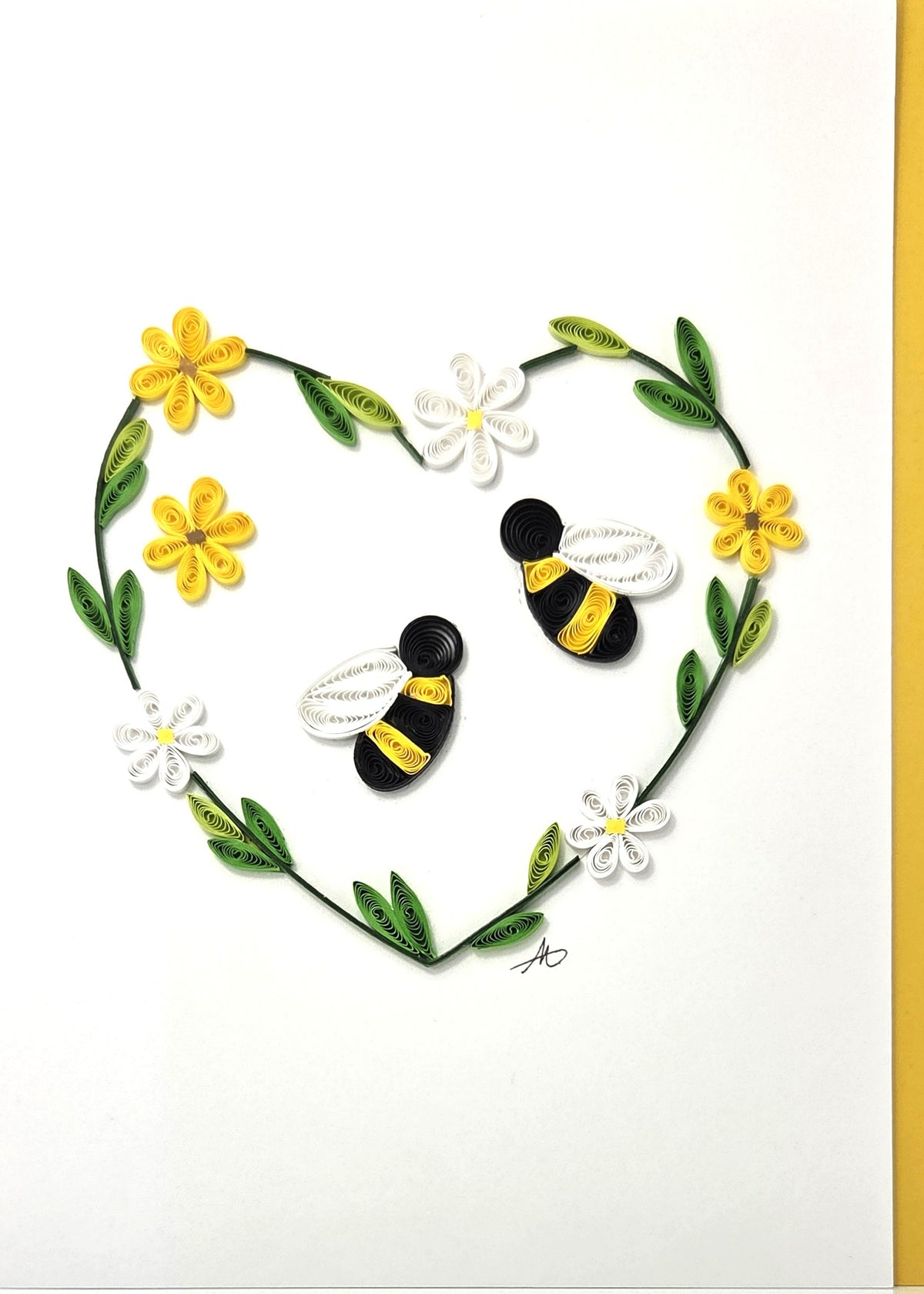 #612 B - Bees with Daisy Flowers Heart